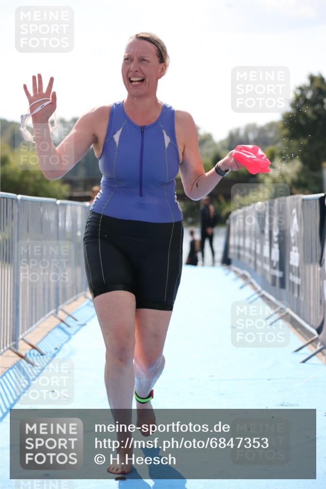 25.08.2024 - Elbe Triathlon Hamburg H.Heesch http://msf.ph/oto/6847353 25.08.2024 14:55:03 Schwimmen  meine-sportfotos.de