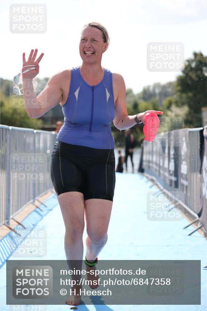 25.08.2024 - Elbe Triathlon Hamburg H.Heesch http://msf.ph/oto/6847358 25.08.2024 14:55:03 Schwimmen  meine-sportfotos.de