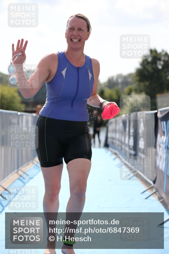 25.08.2024 - Elbe Triathlon Hamburg H.Heesch http://msf.ph/oto/6847369 25.08.2024 14:55:03 Schwimmen  meine-sportfotos.de