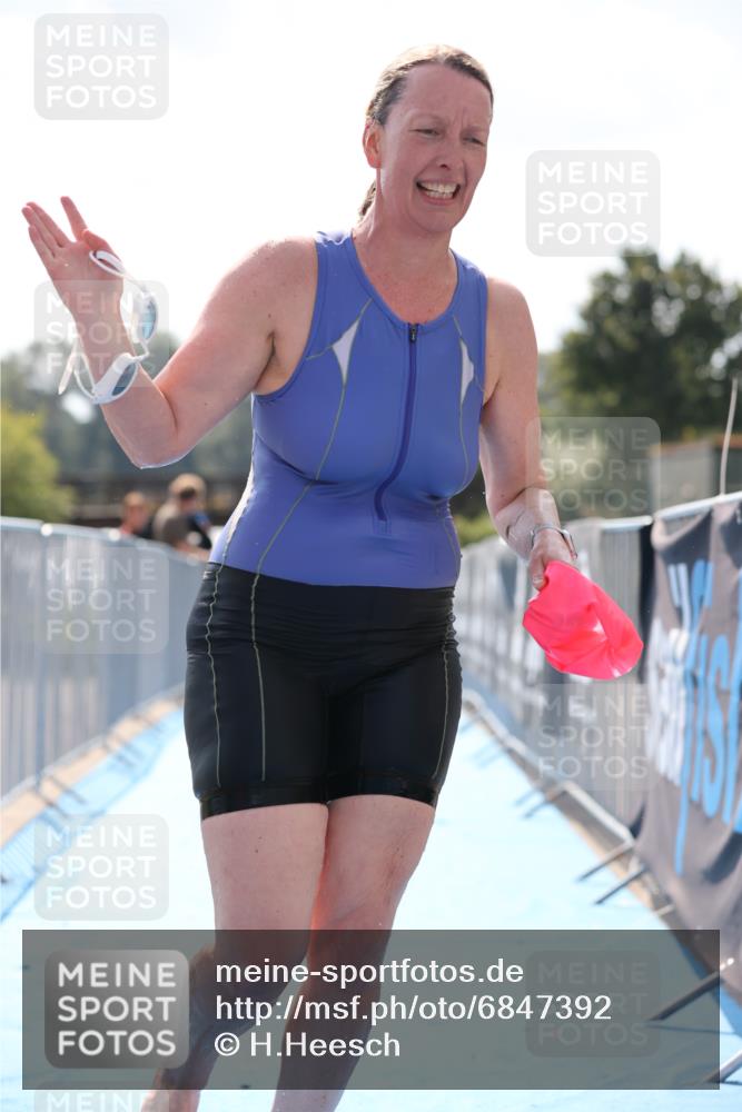 25.08.2024 - Elbe Triathlon Hamburg H.Heesch http://msf.ph/oto/6847392 25.08.2024 14:55:03 Schwimmen  meine-sportfotos.de