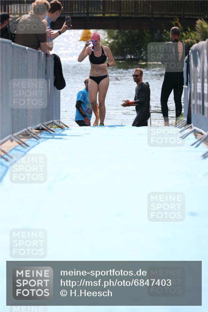 25.08.2024 - Elbe Triathlon Hamburg H.Heesch http://msf.ph/oto/6847403 25.08.2024 14:58:37 Schwimmen  meine-sportfotos.de