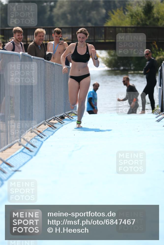 25.08.2024 - Elbe Triathlon Hamburg H.Heesch http://msf.ph/oto/6847467 25.08.2024 14:58:42 Schwimmen  meine-sportfotos.de