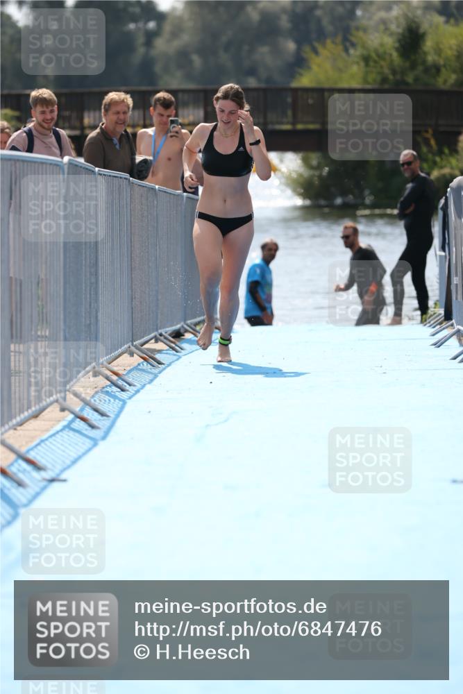 25.08.2024 - Elbe Triathlon Hamburg H.Heesch http://msf.ph/oto/6847476 25.08.2024 14:58:42 Schwimmen  meine-sportfotos.de