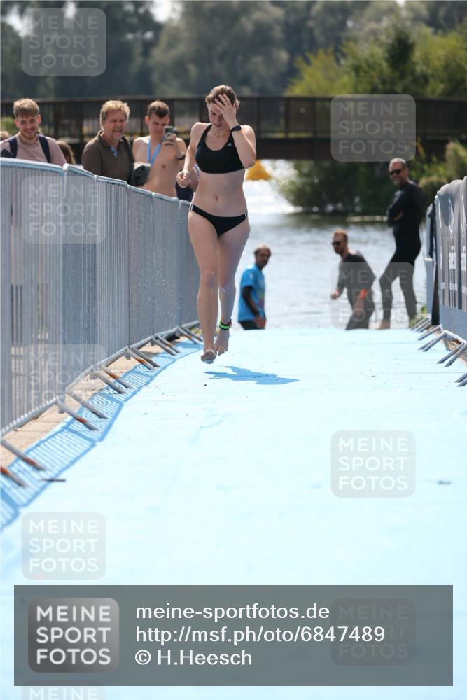 25.08.2024 - Elbe Triathlon Hamburg H.Heesch http://msf.ph/oto/6847489 25.08.2024 14:58:42 Schwimmen  meine-sportfotos.de