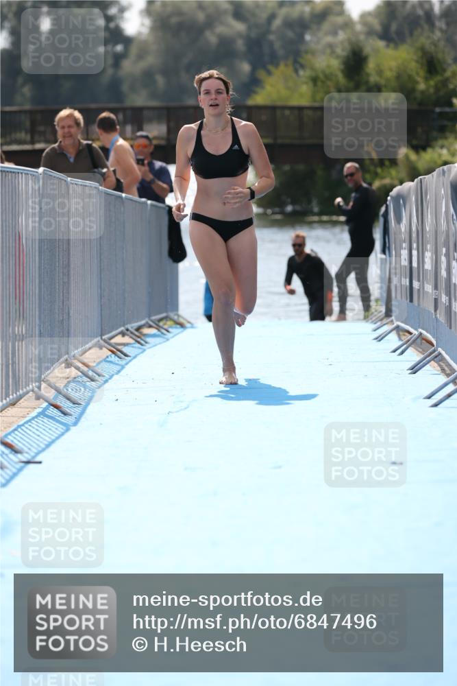 25.08.2024 - Elbe Triathlon Hamburg H.Heesch http://msf.ph/oto/6847496 25.08.2024 14:58:43 Schwimmen  meine-sportfotos.de