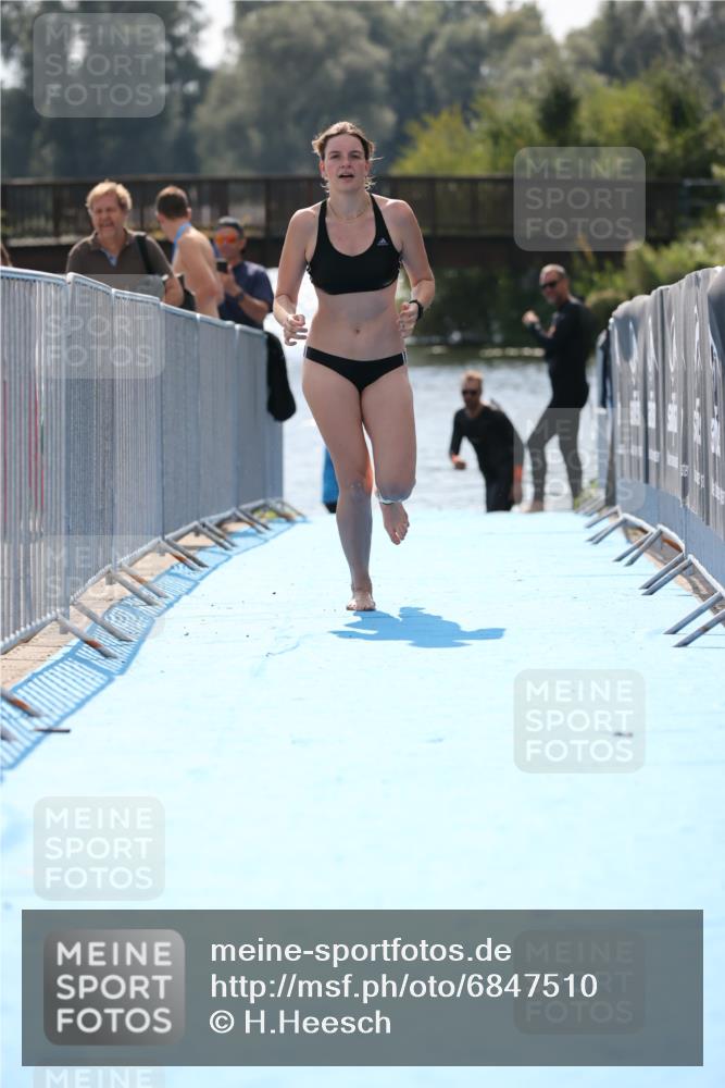 25.08.2024 - Elbe Triathlon Hamburg H.Heesch http://msf.ph/oto/6847510 25.08.2024 14:58:43 Schwimmen  meine-sportfotos.de