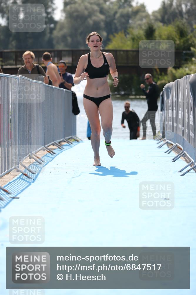 25.08.2024 - Elbe Triathlon Hamburg H.Heesch http://msf.ph/oto/6847517 25.08.2024 14:58:43 Schwimmen  meine-sportfotos.de