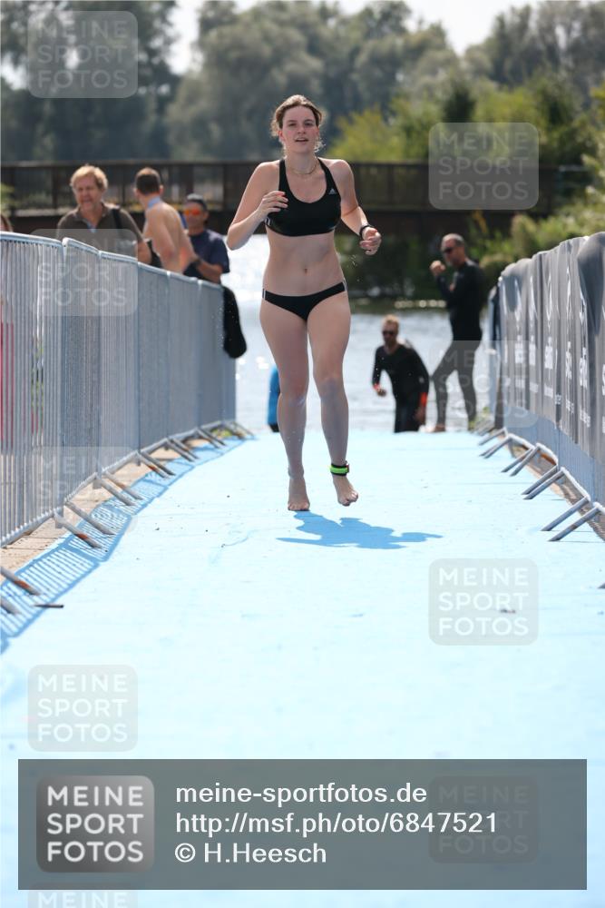 25.08.2024 - Elbe Triathlon Hamburg H.Heesch http://msf.ph/oto/6847521 25.08.2024 14:58:43 Schwimmen  meine-sportfotos.de