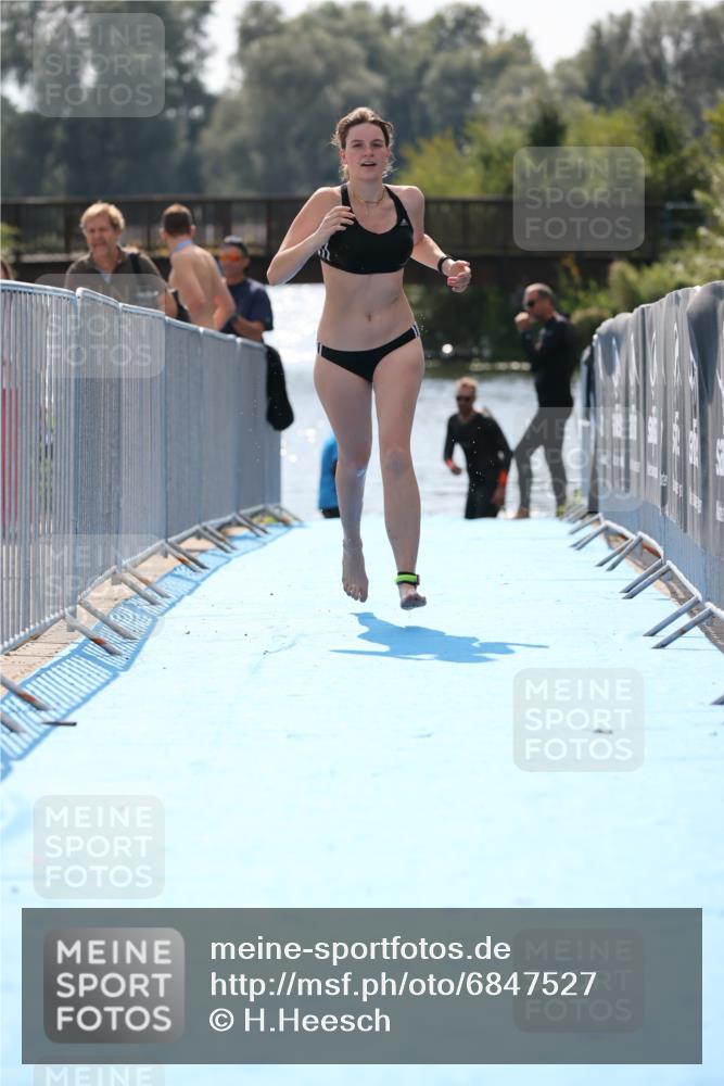 25.08.2024 - Elbe Triathlon Hamburg H.Heesch http://msf.ph/oto/6847527 25.08.2024 14:58:43 Schwimmen  meine-sportfotos.de