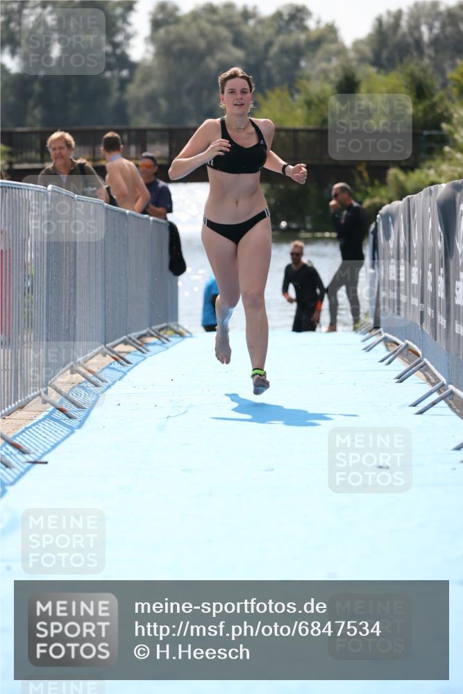 25.08.2024 - Elbe Triathlon Hamburg H.Heesch http://msf.ph/oto/6847534 25.08.2024 14:58:43 Schwimmen  meine-sportfotos.de