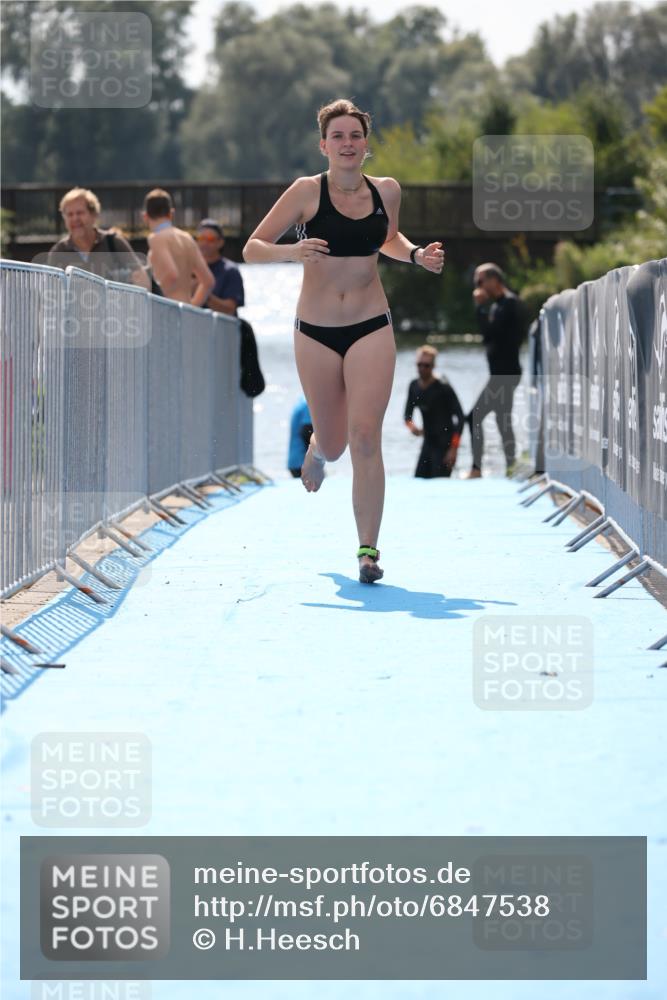 25.08.2024 - Elbe Triathlon Hamburg H.Heesch http://msf.ph/oto/6847538 25.08.2024 14:58:43 Schwimmen  meine-sportfotos.de