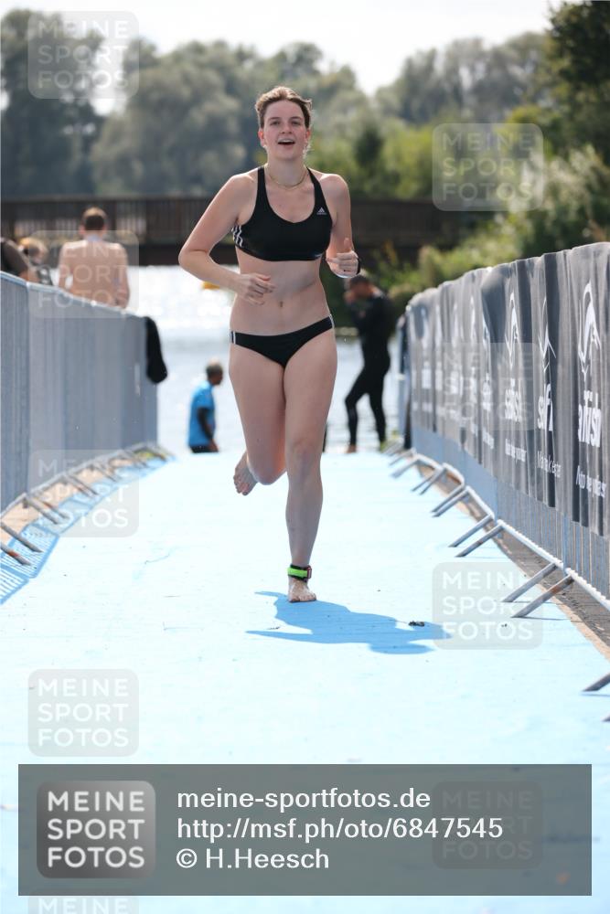 25.08.2024 - Elbe Triathlon Hamburg H.Heesch http://msf.ph/oto/6847545 25.08.2024 14:58:44 Schwimmen  meine-sportfotos.de
