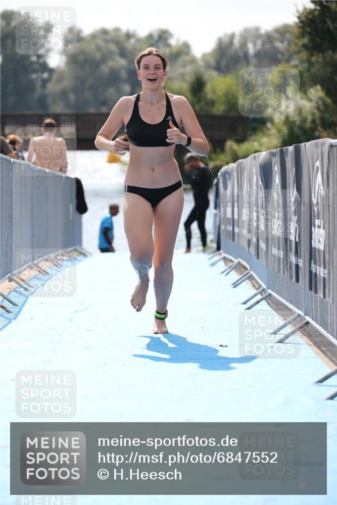 25.08.2024 - Elbe Triathlon Hamburg H.Heesch http://msf.ph/oto/6847552 25.08.2024 14:58:44 Schwimmen  meine-sportfotos.de
