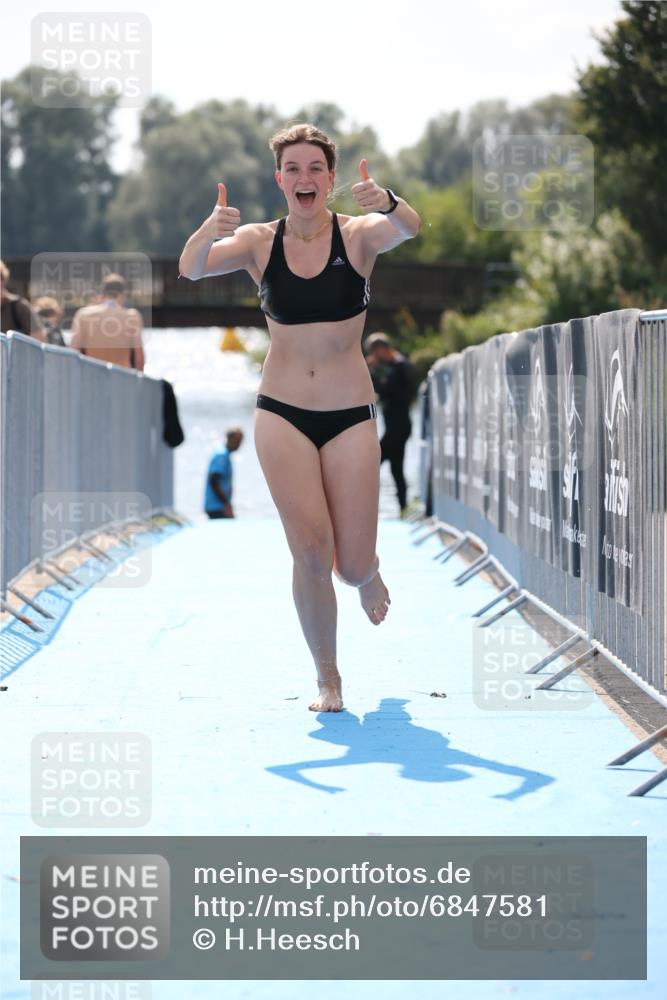 25.08.2024 - Elbe Triathlon Hamburg H.Heesch http://msf.ph/oto/6847581 25.08.2024 14:58:44 Schwimmen  meine-sportfotos.de