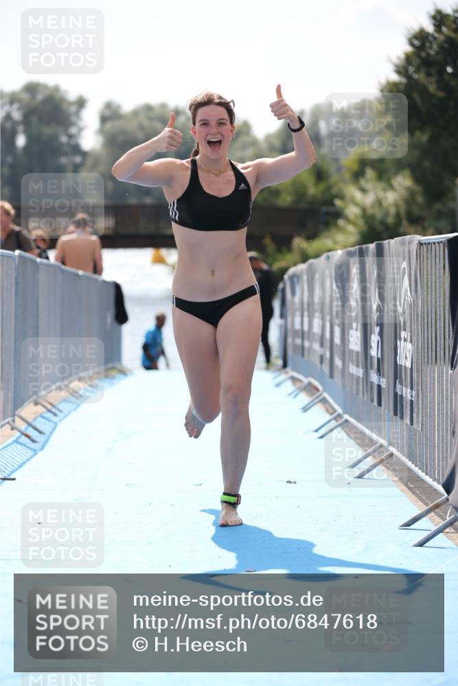 25.08.2024 - Elbe Triathlon Hamburg H.Heesch http://msf.ph/oto/6847618 25.08.2024 14:58:45 Schwimmen  meine-sportfotos.de