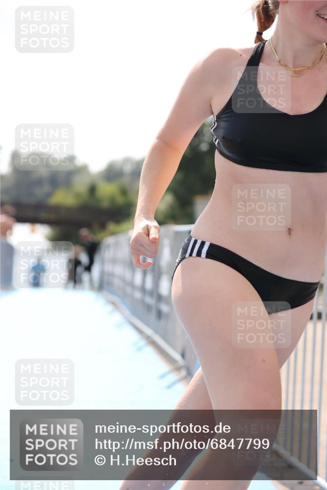 25.08.2024 - Elbe Triathlon Hamburg H.Heesch http://msf.ph/oto/6847799 25.08.2024 14:58:46 Schwimmen  meine-sportfotos.de