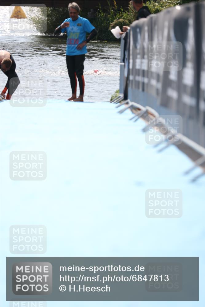 25.08.2024 - Elbe Triathlon Hamburg H.Heesch http://msf.ph/oto/6847813 25.08.2024 15:04:34 Schwimmen  meine-sportfotos.de