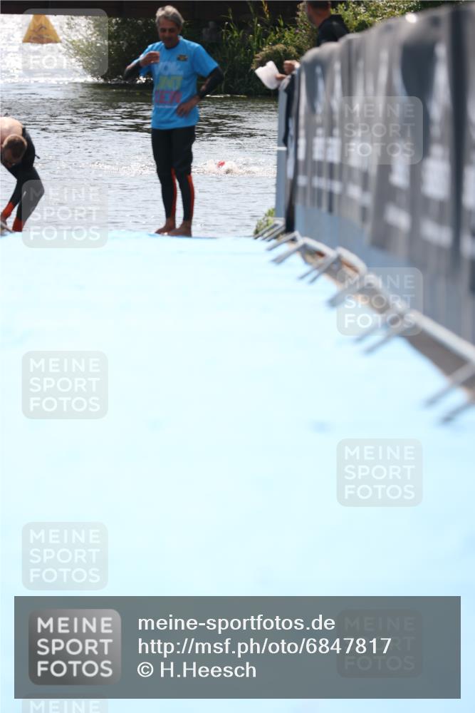 25.08.2024 - Elbe Triathlon Hamburg H.Heesch http://msf.ph/oto/6847817 25.08.2024 15:04:34 Schwimmen  meine-sportfotos.de