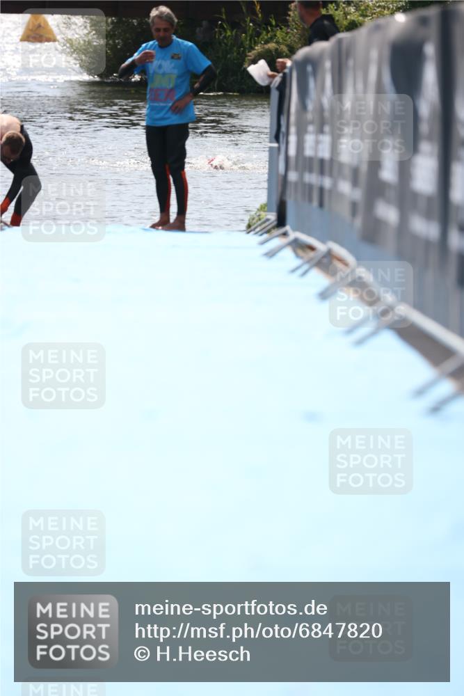 25.08.2024 - Elbe Triathlon Hamburg H.Heesch http://msf.ph/oto/6847820 25.08.2024 15:04:34 Schwimmen  meine-sportfotos.de