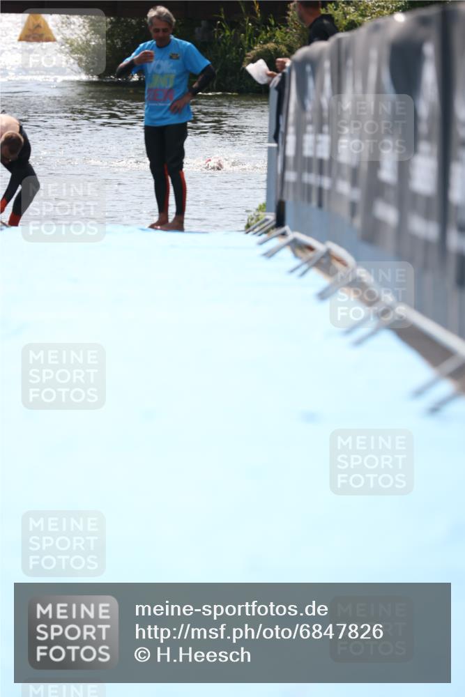25.08.2024 - Elbe Triathlon Hamburg H.Heesch http://msf.ph/oto/6847826 25.08.2024 15:04:34 Schwimmen  meine-sportfotos.de