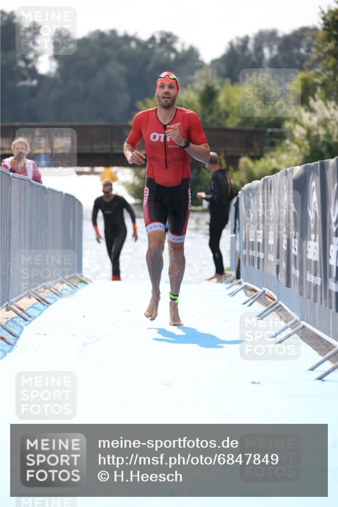 25.08.2024 - Elbe Triathlon Hamburg H.Heesch http://msf.ph/oto/6847849 25.08.2024 15:05:02 Schwimmen  meine-sportfotos.de