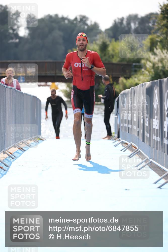 25.08.2024 - Elbe Triathlon Hamburg H.Heesch http://msf.ph/oto/6847855 25.08.2024 15:05:02 Schwimmen  meine-sportfotos.de