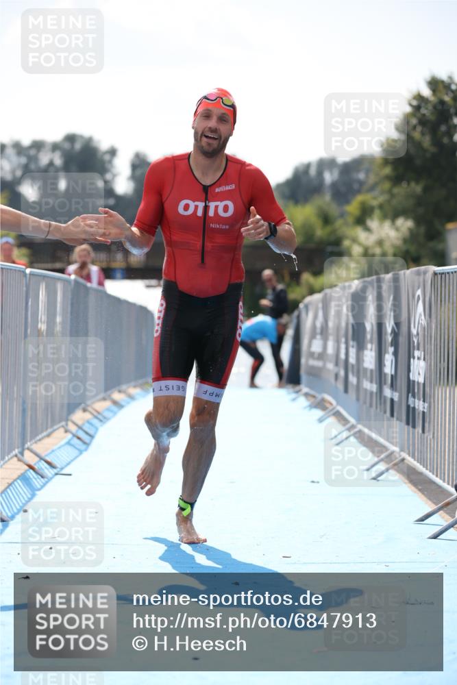 25.08.2024 - Elbe Triathlon Hamburg H.Heesch http://msf.ph/oto/6847913 25.08.2024 15:05:04 Schwimmen  meine-sportfotos.de