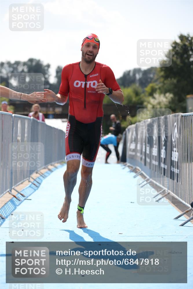 25.08.2024 - Elbe Triathlon Hamburg H.Heesch http://msf.ph/oto/6847918 25.08.2024 15:05:04 Schwimmen  meine-sportfotos.de