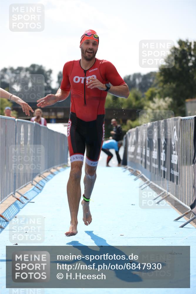25.08.2024 - Elbe Triathlon Hamburg H.Heesch http://msf.ph/oto/6847930 25.08.2024 15:05:04 Schwimmen  meine-sportfotos.de