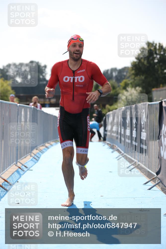 25.08.2024 - Elbe Triathlon Hamburg H.Heesch http://msf.ph/oto/6847947 25.08.2024 15:05:04 Schwimmen  meine-sportfotos.de