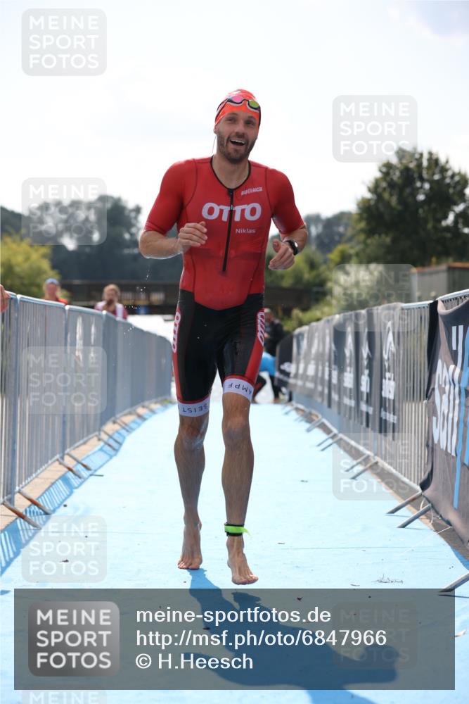 25.08.2024 - Elbe Triathlon Hamburg H.Heesch http://msf.ph/oto/6847966 25.08.2024 15:05:04 Schwimmen  meine-sportfotos.de