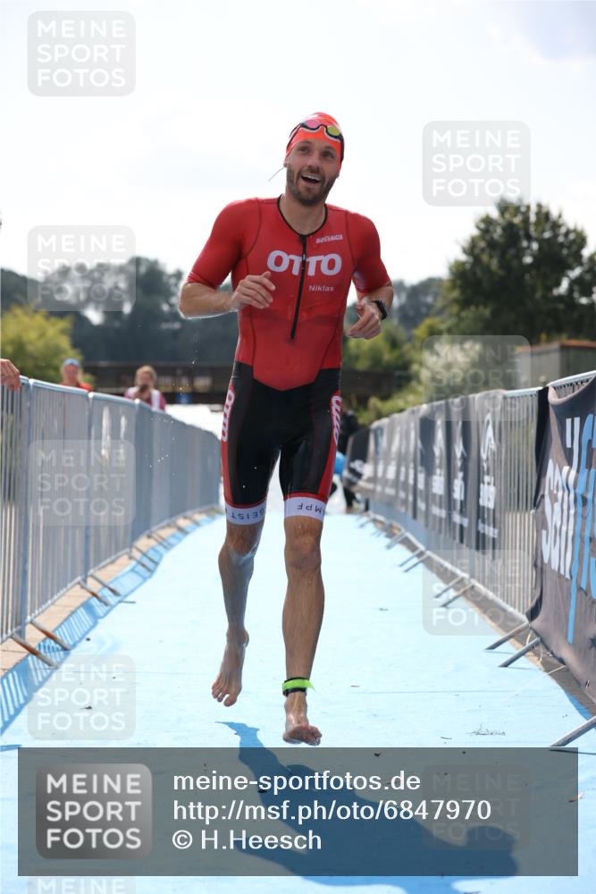 25.08.2024 - Elbe Triathlon Hamburg H.Heesch http://msf.ph/oto/6847970 25.08.2024 15:05:04 Schwimmen  meine-sportfotos.de