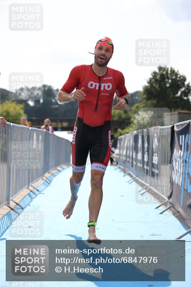 25.08.2024 - Elbe Triathlon Hamburg H.Heesch http://msf.ph/oto/6847976 25.08.2024 15:05:04 Schwimmen  meine-sportfotos.de