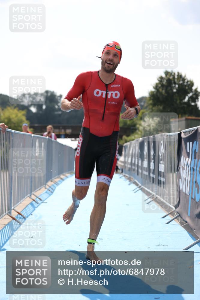 25.08.2024 - Elbe Triathlon Hamburg H.Heesch http://msf.ph/oto/6847978 25.08.2024 15:05:04 Schwimmen  meine-sportfotos.de