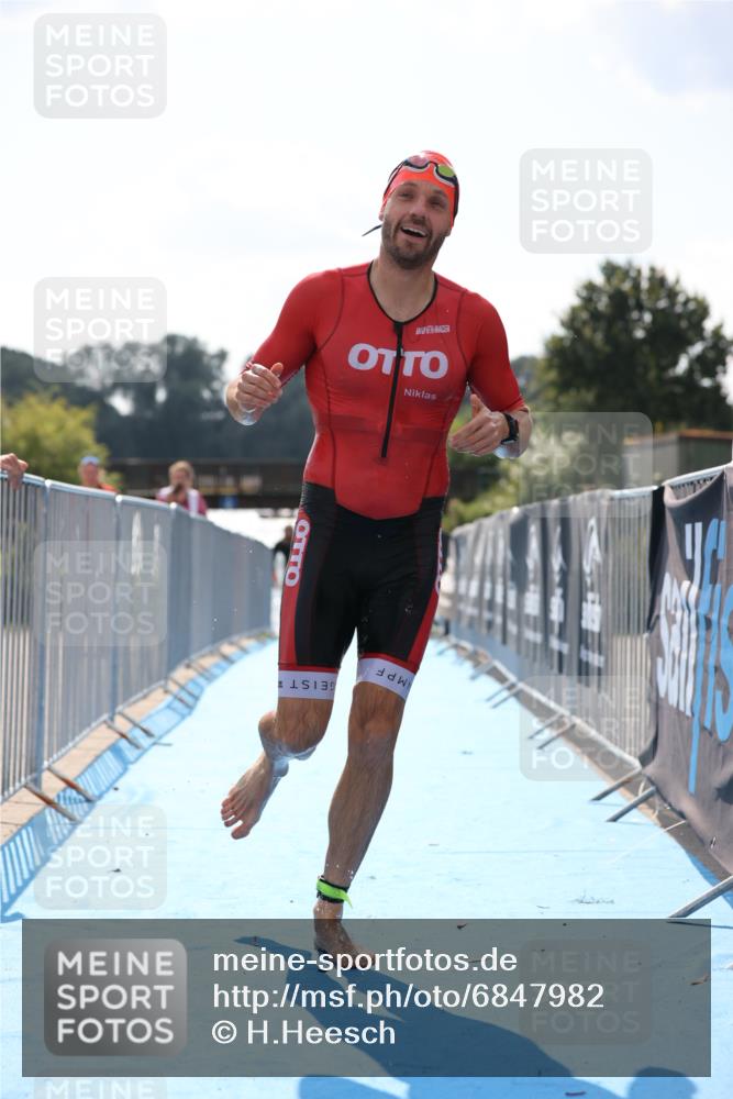 25.08.2024 - Elbe Triathlon Hamburg H.Heesch http://msf.ph/oto/6847982 25.08.2024 15:05:04 Schwimmen  meine-sportfotos.de