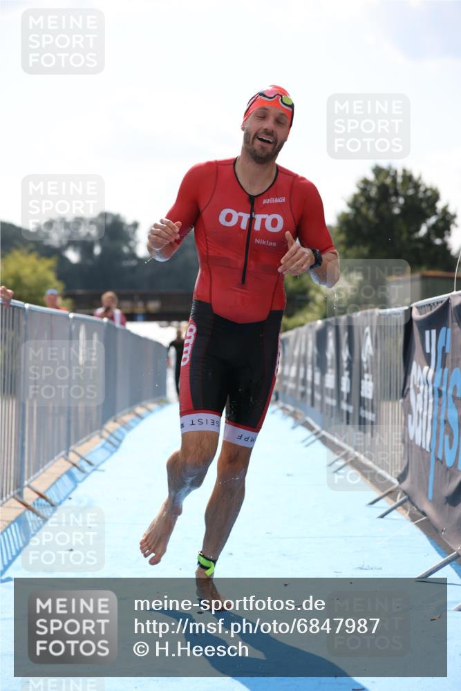 25.08.2024 - Elbe Triathlon Hamburg H.Heesch http://msf.ph/oto/6847987 25.08.2024 15:05:04 Schwimmen  meine-sportfotos.de