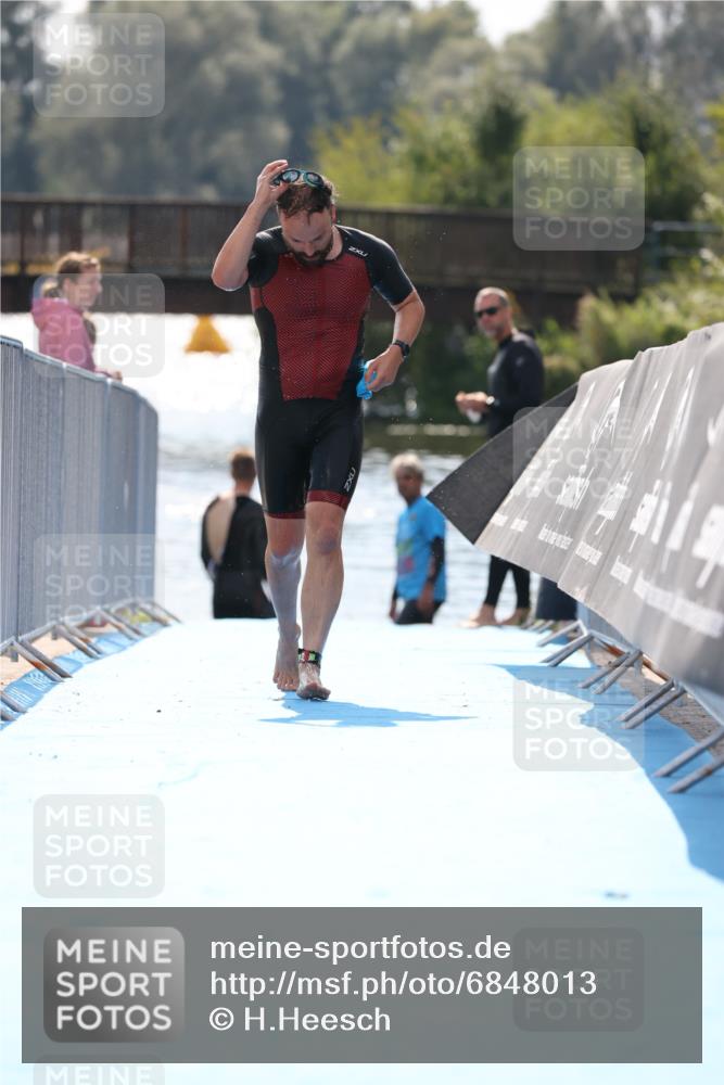 25.08.2024 - Elbe Triathlon Hamburg H.Heesch http://msf.ph/oto/6848013 25.08.2024 15:08:39 Schwimmen  meine-sportfotos.de