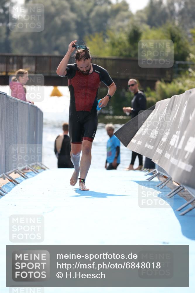 25.08.2024 - Elbe Triathlon Hamburg H.Heesch http://msf.ph/oto/6848018 25.08.2024 15:08:39 Schwimmen  meine-sportfotos.de