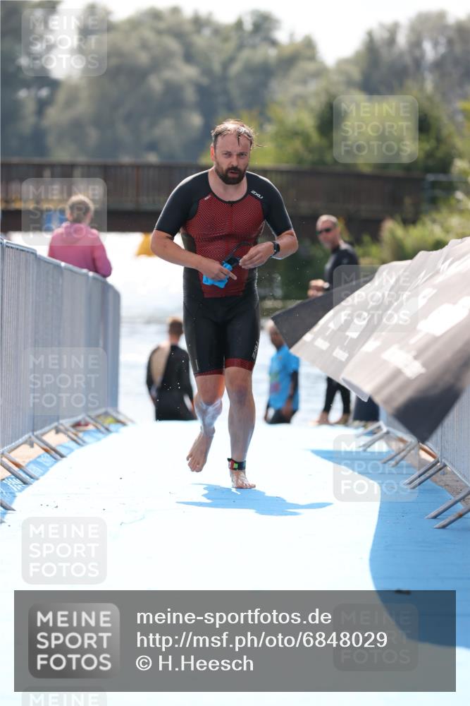 25.08.2024 - Elbe Triathlon Hamburg H.Heesch http://msf.ph/oto/6848029 25.08.2024 15:08:40 Schwimmen  meine-sportfotos.de