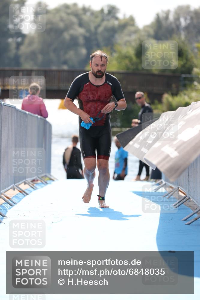 25.08.2024 - Elbe Triathlon Hamburg H.Heesch http://msf.ph/oto/6848035 25.08.2024 15:08:40 Schwimmen  meine-sportfotos.de