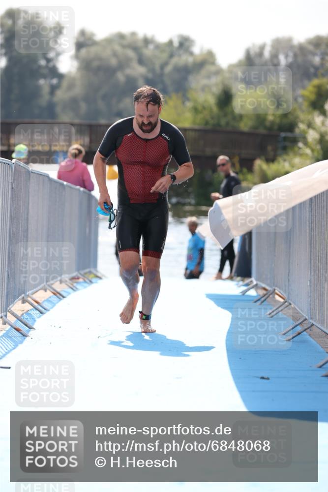 25.08.2024 - Elbe Triathlon Hamburg H.Heesch http://msf.ph/oto/6848068 25.08.2024 15:08:40 Schwimmen  meine-sportfotos.de