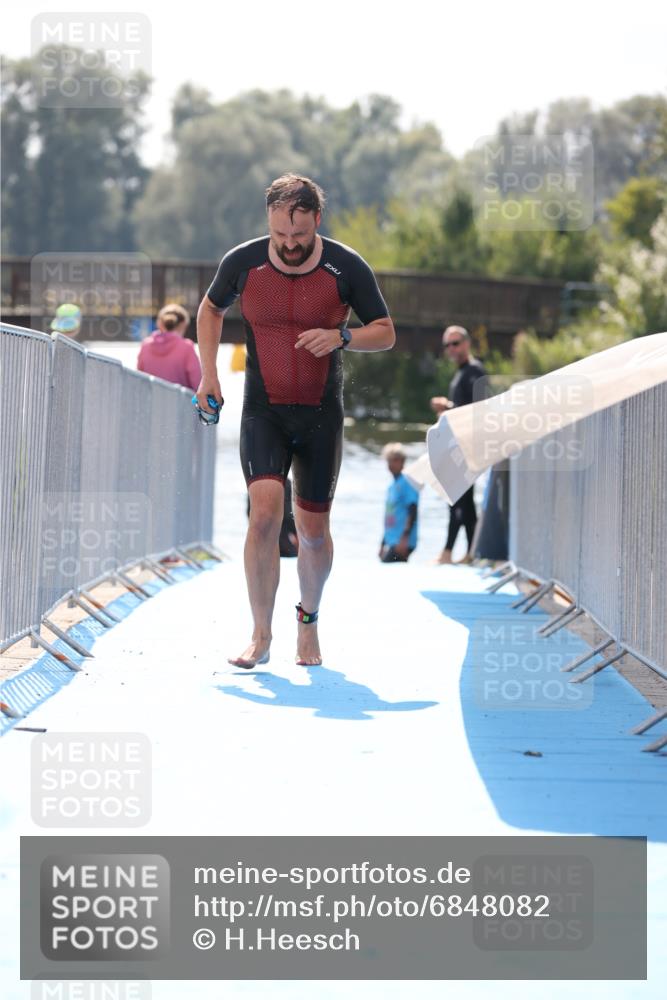25.08.2024 - Elbe Triathlon Hamburg H.Heesch http://msf.ph/oto/6848082 25.08.2024 15:08:41 Schwimmen  meine-sportfotos.de