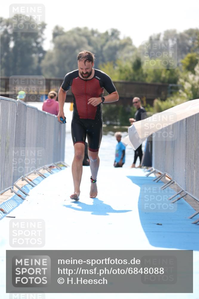 25.08.2024 - Elbe Triathlon Hamburg H.Heesch http://msf.ph/oto/6848088 25.08.2024 15:08:41 Schwimmen  meine-sportfotos.de