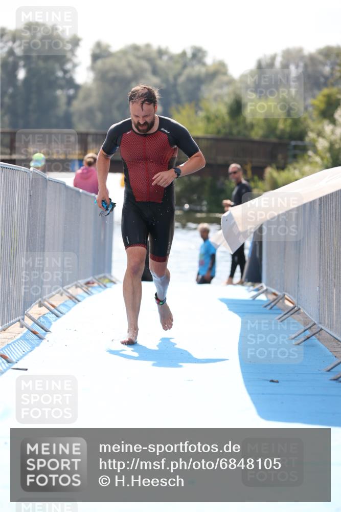25.08.2024 - Elbe Triathlon Hamburg H.Heesch http://msf.ph/oto/6848105 25.08.2024 15:08:41 Schwimmen  meine-sportfotos.de