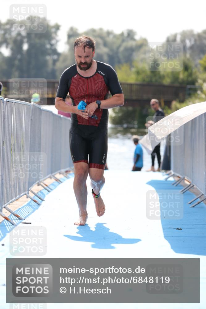 25.08.2024 - Elbe Triathlon Hamburg H.Heesch http://msf.ph/oto/6848119 25.08.2024 15:08:41 Schwimmen  meine-sportfotos.de