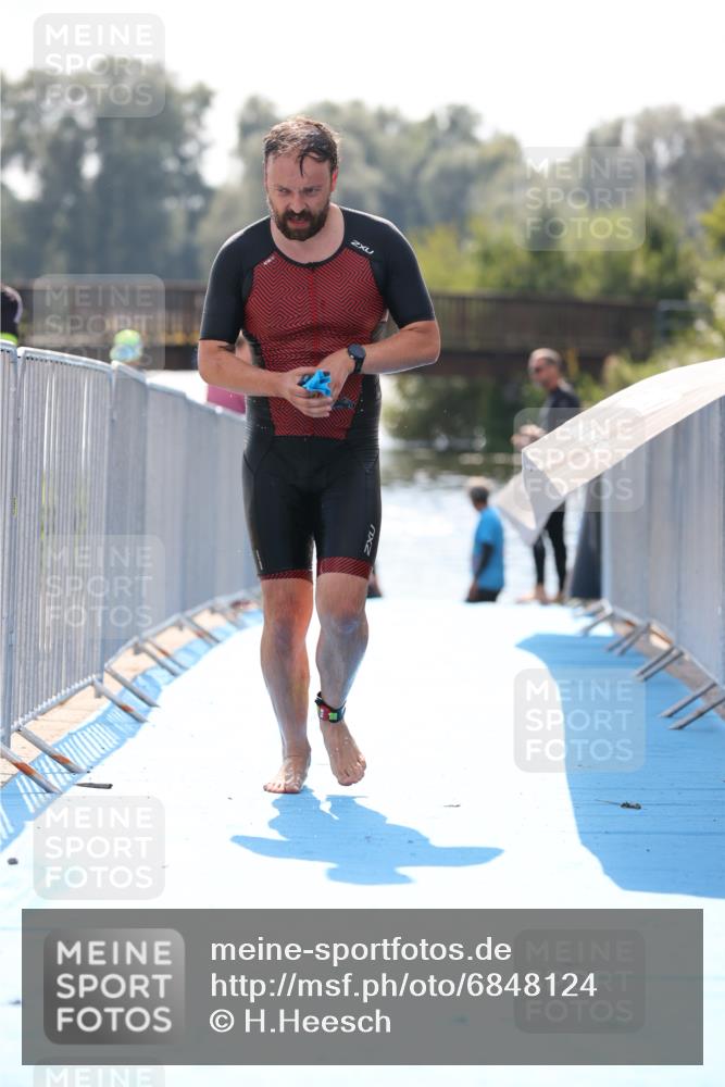 25.08.2024 - Elbe Triathlon Hamburg H.Heesch http://msf.ph/oto/6848124 25.08.2024 15:08:41 Schwimmen  meine-sportfotos.de