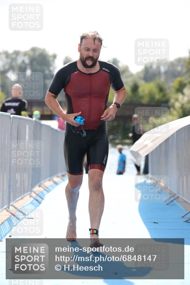 25.08.2024 - Elbe Triathlon Hamburg H.Heesch http://msf.ph/oto/6848147 25.08.2024 15:08:42 Schwimmen  meine-sportfotos.de
