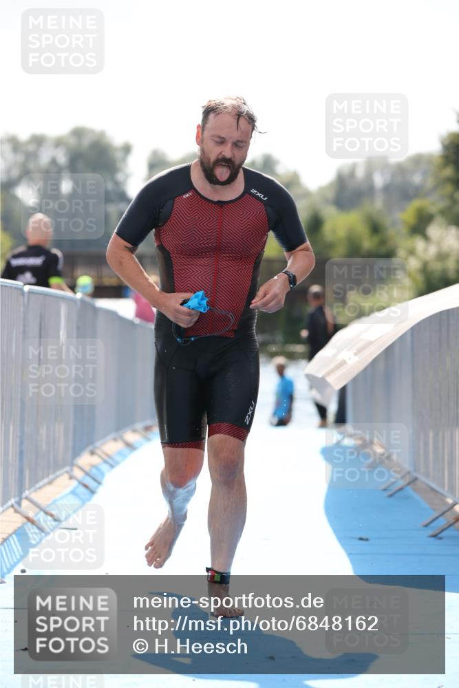 25.08.2024 - Elbe Triathlon Hamburg H.Heesch http://msf.ph/oto/6848162 25.08.2024 15:08:42 Schwimmen  meine-sportfotos.de
