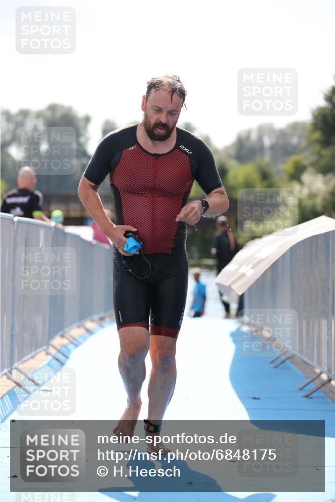 25.08.2024 - Elbe Triathlon Hamburg H.Heesch http://msf.ph/oto/6848175 25.08.2024 15:08:43 Schwimmen  meine-sportfotos.de