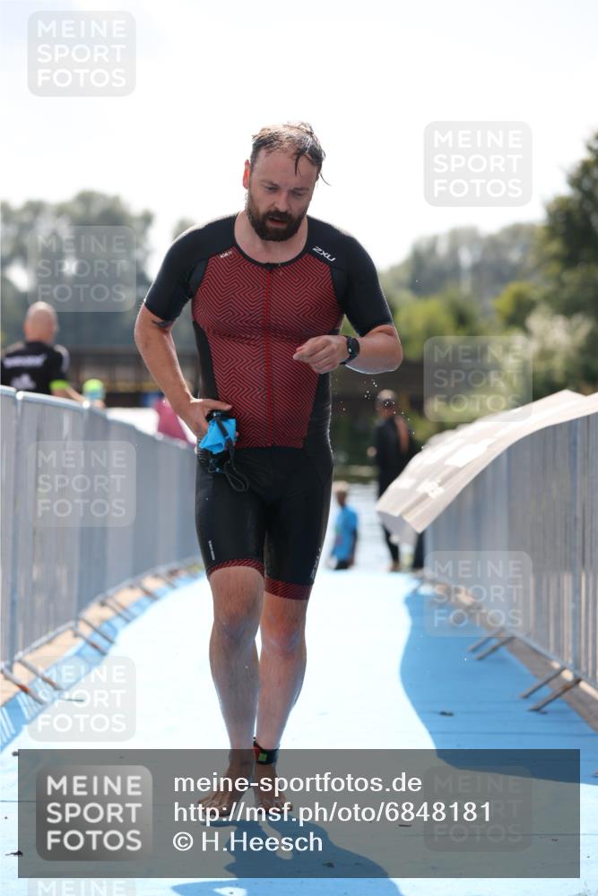 25.08.2024 - Elbe Triathlon Hamburg H.Heesch http://msf.ph/oto/6848181 25.08.2024 15:08:43 Schwimmen  meine-sportfotos.de